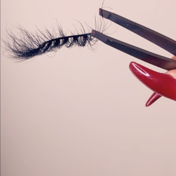 3d Faux Mink Winks (Lashes) - Picture 3 of 7